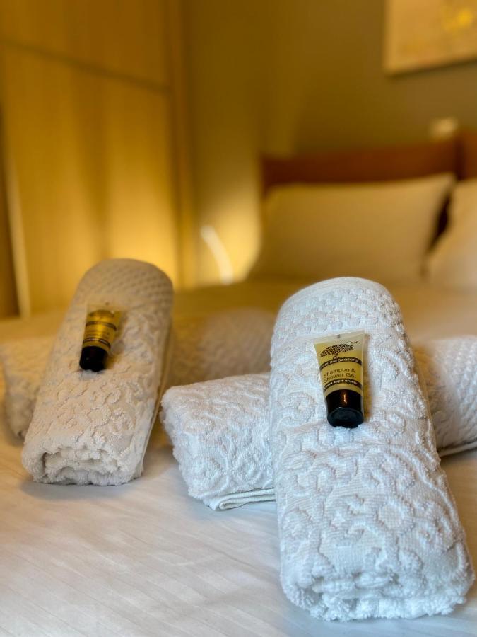 Luxury Suite 10' From The Center أثينا المظهر الخارجي الصورة