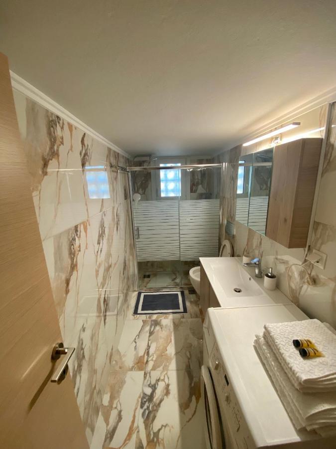 Luxury Suite 10' From The Center أثينا المظهر الخارجي الصورة