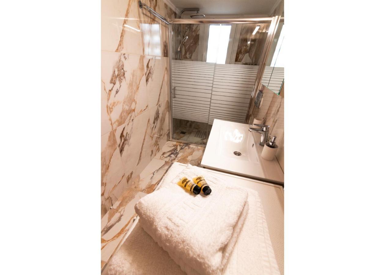 Luxury Suite 10' From The Center أثينا المظهر الخارجي الصورة