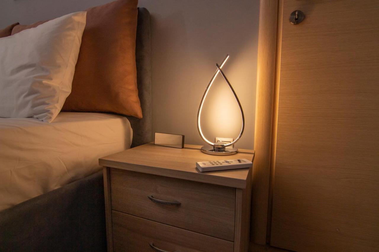 Luxury Suite 10' From The Center أثينا المظهر الخارجي الصورة